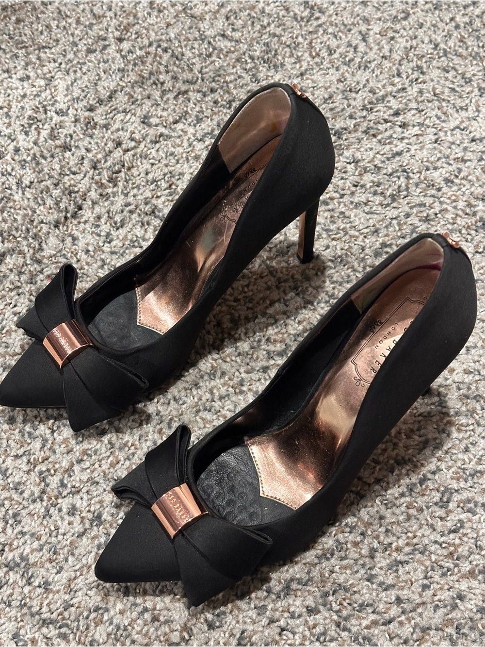 Ted Baker London Black Satin Bow Pumps Heels Rose Gold Pointed Toe 37.5 - Picture 4 of 8